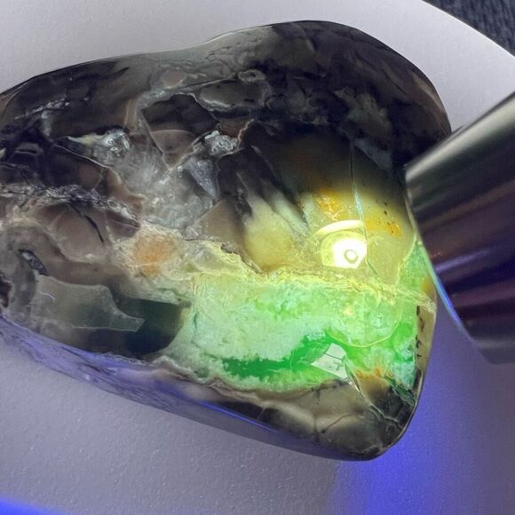 Volcano Agate Crystal‎ Heart Carving UV Reactive (#1) - Picture 12 of 12